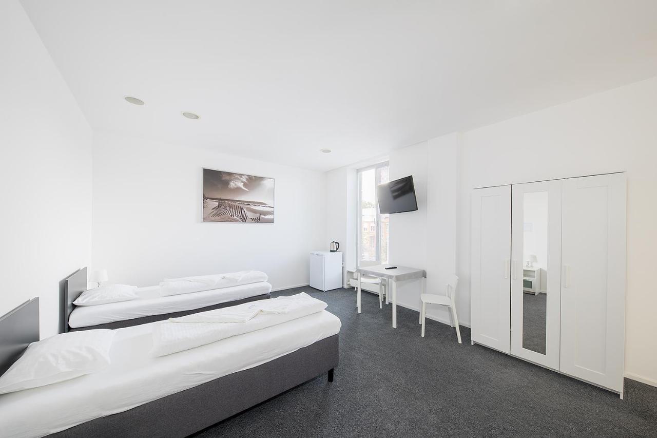 Hostel & Letov Praha
